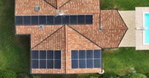 impianto fotovoltaico casa spl energetica fotografato dall'alto