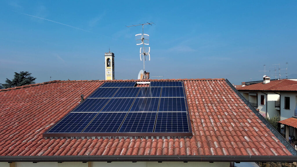 Impianto fotovoltaico SPL Energetica da 4,9 kW installato a Erbusco in provincia di Brescia.