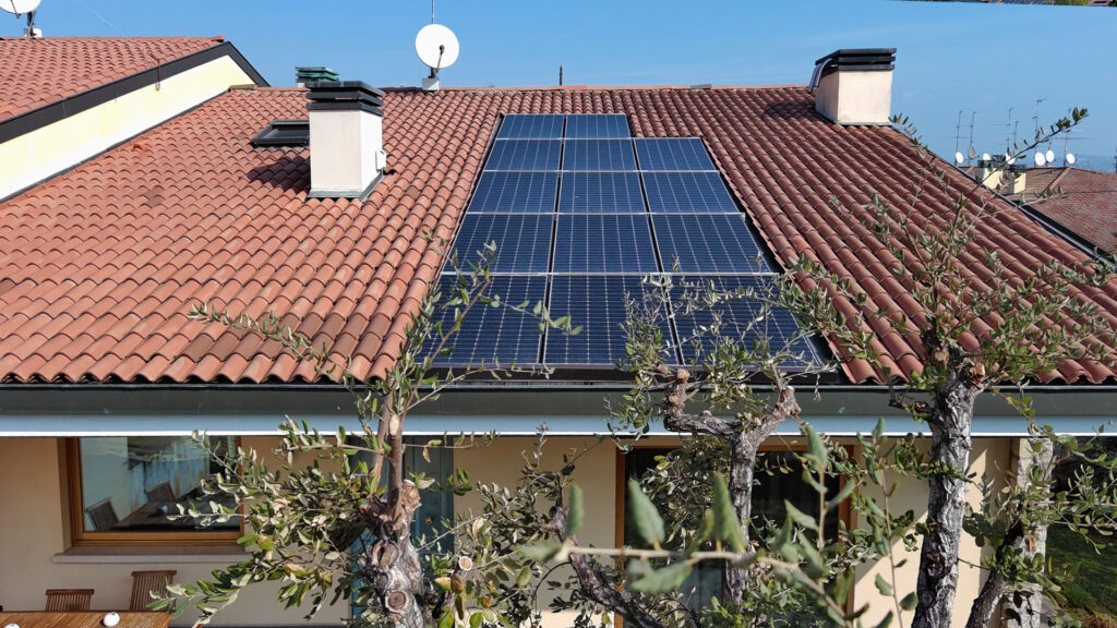 Impianto fotovoltaico SPL Energetica da 5,46 kW installato a Rovato in provincia di Brescia.