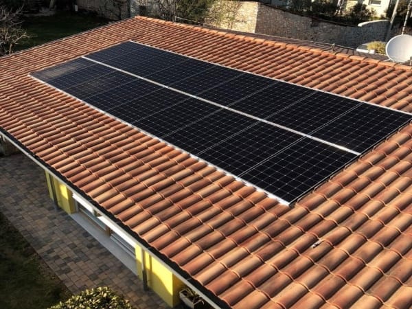 Impianto fotovoltaico integrato nel tetto SPL Energetica, su villetta.