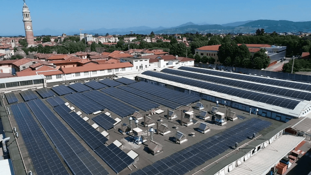 Impianto fotovoltaico aziendale installato presso l'azienda Lanfranchi, in provincia di Brescia, da 724 kWp